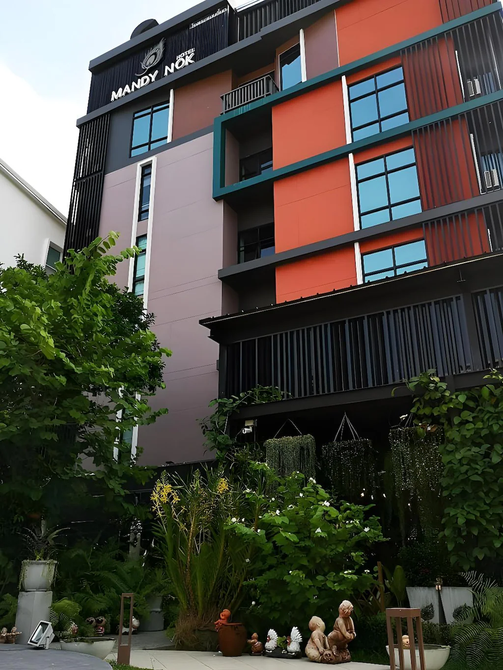 โรงแรมแมนดี้นก